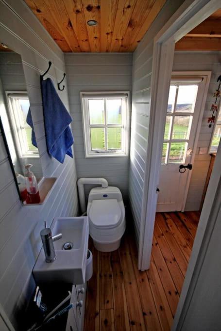 Tiny House On Isolated Farm By The Cornish Coast Villa Бюд Екстериор снимка