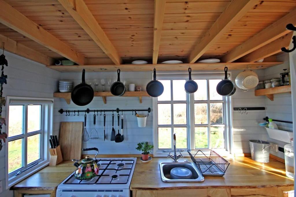 Tiny House On Isolated Farm By The Cornish Coast Villa Бюд Екстериор снимка